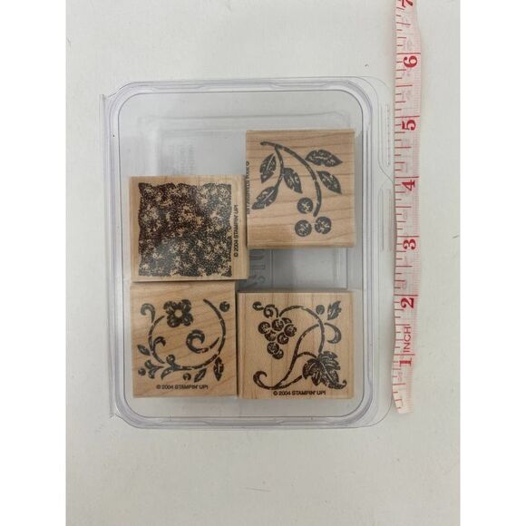Four vintage stamps for scrapbooking, card making, and crafts - Ivy Holly Flower - Picture 3 of 5